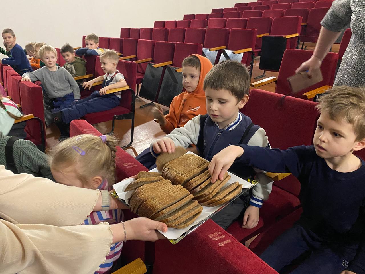 Памятное мероприятие и акция - «блокадный хлеб».